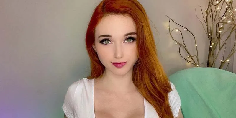 Linh Cherry một hot girl với nét đáng yêu và nụ cười tỏa nắng