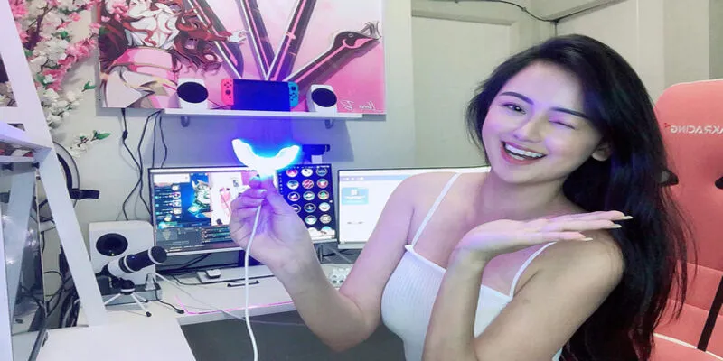 Quỳnh Aka vừa xinh đẹp vừa hài hước, duyên dáng trên sóng